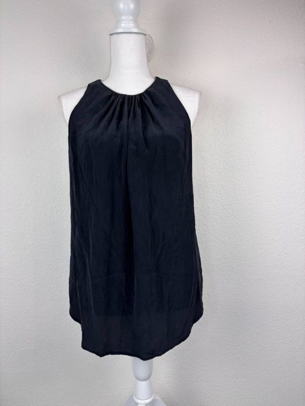 Fifteen Twenty women's medium high neck 100% silk black pleated tank top blouse